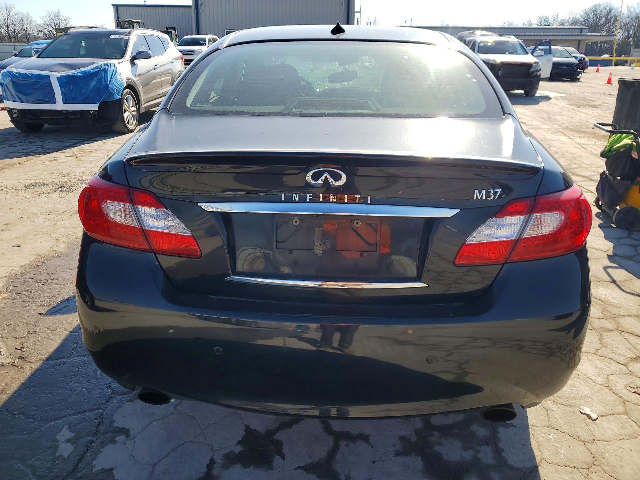 2013 INFINITI M37