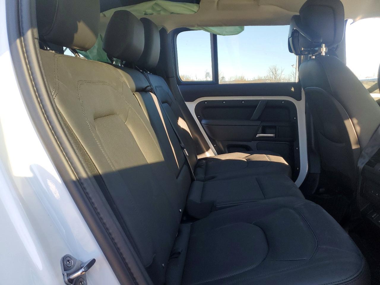 2026 LAND ROVER Defender