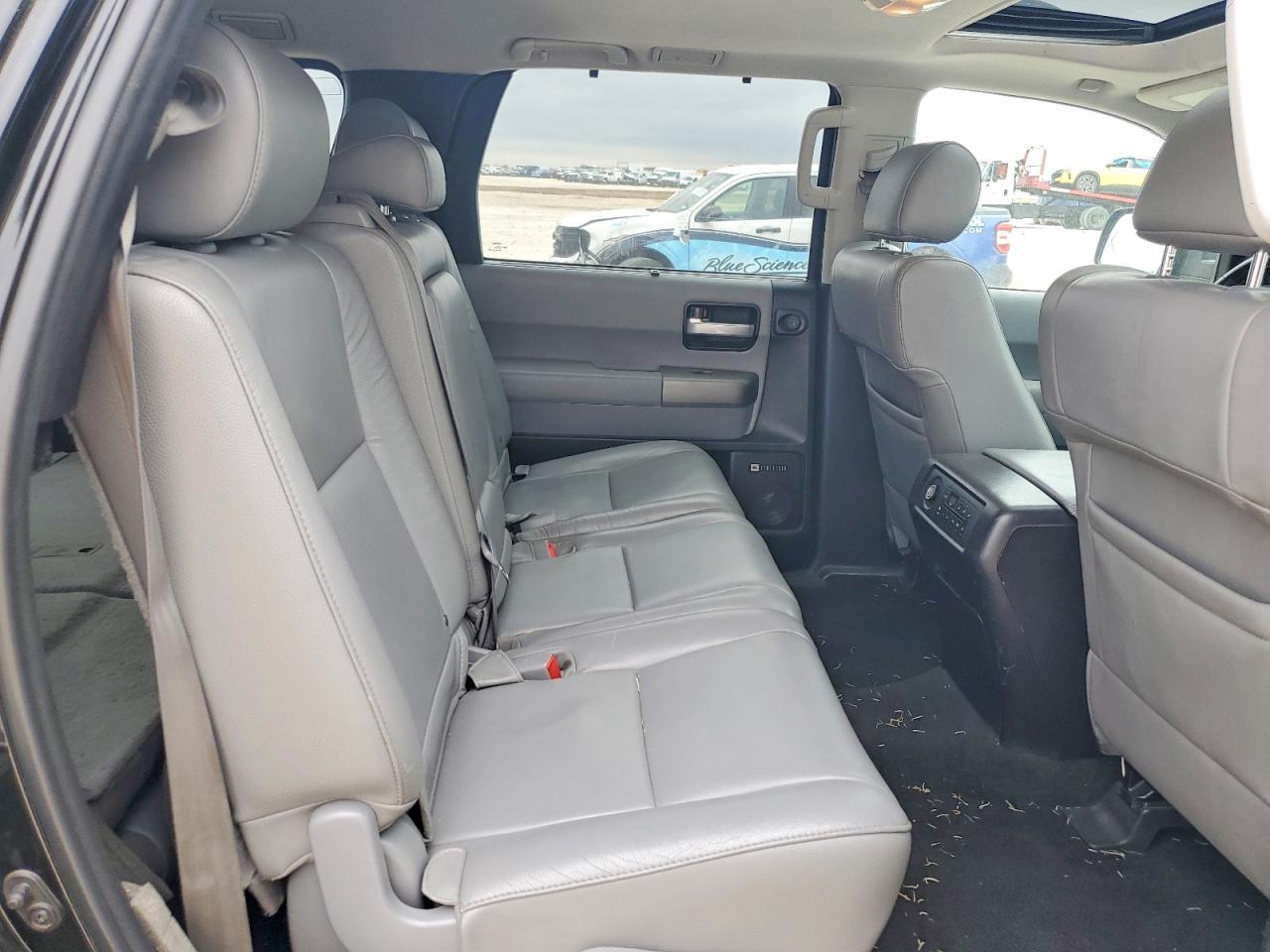 2014 TOYOTA Sequoia