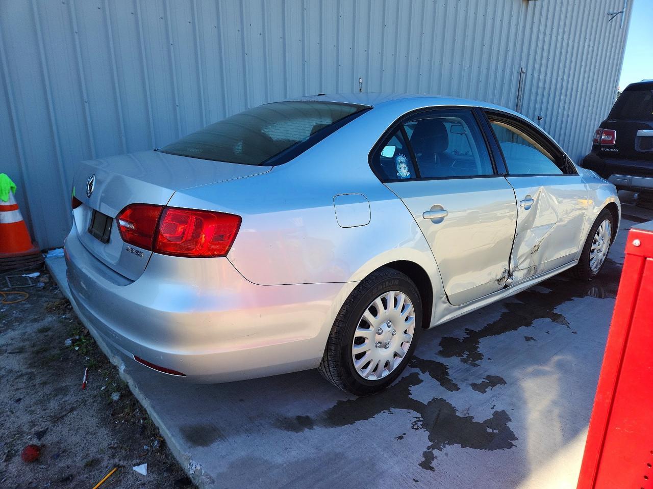 2011 VOLKSWAGEN JETTA