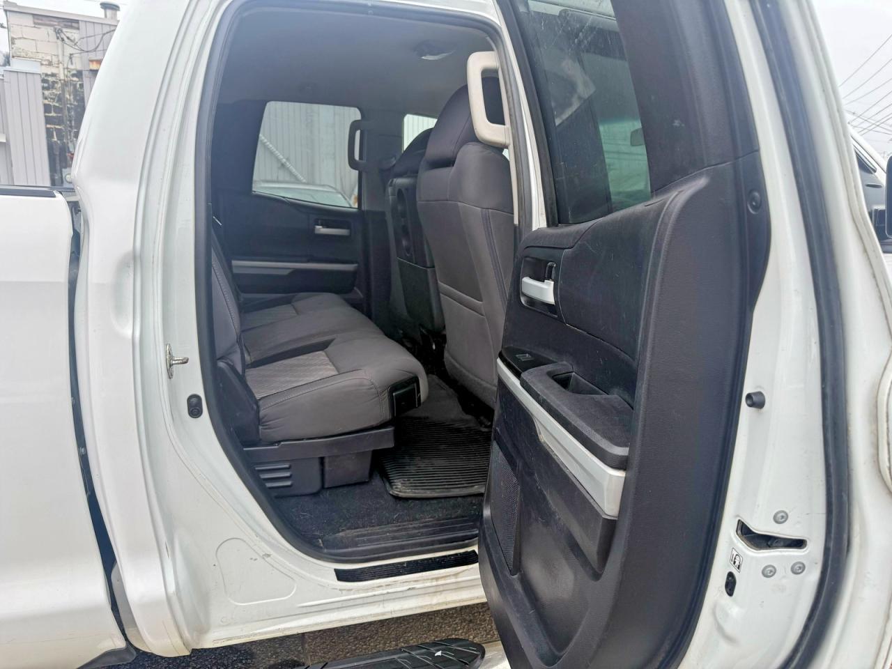 2017 TOYOTA TUNDRA