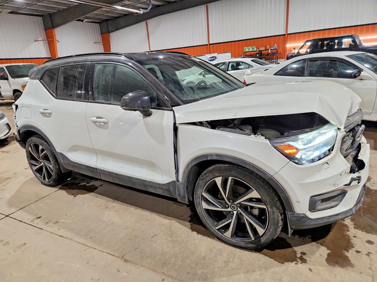 2020 VOLVO XC40