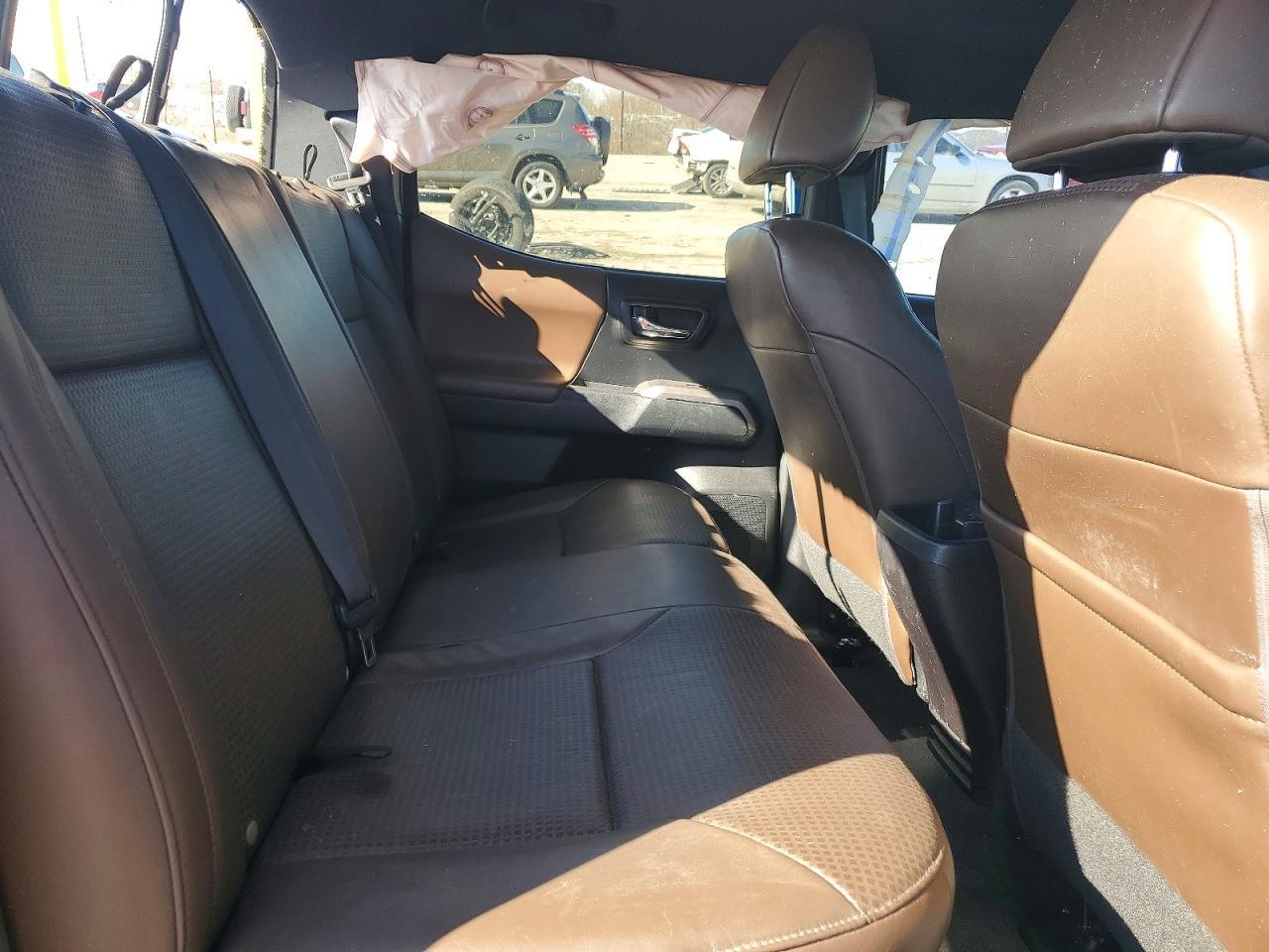 2016 TOYOTA TACOMA