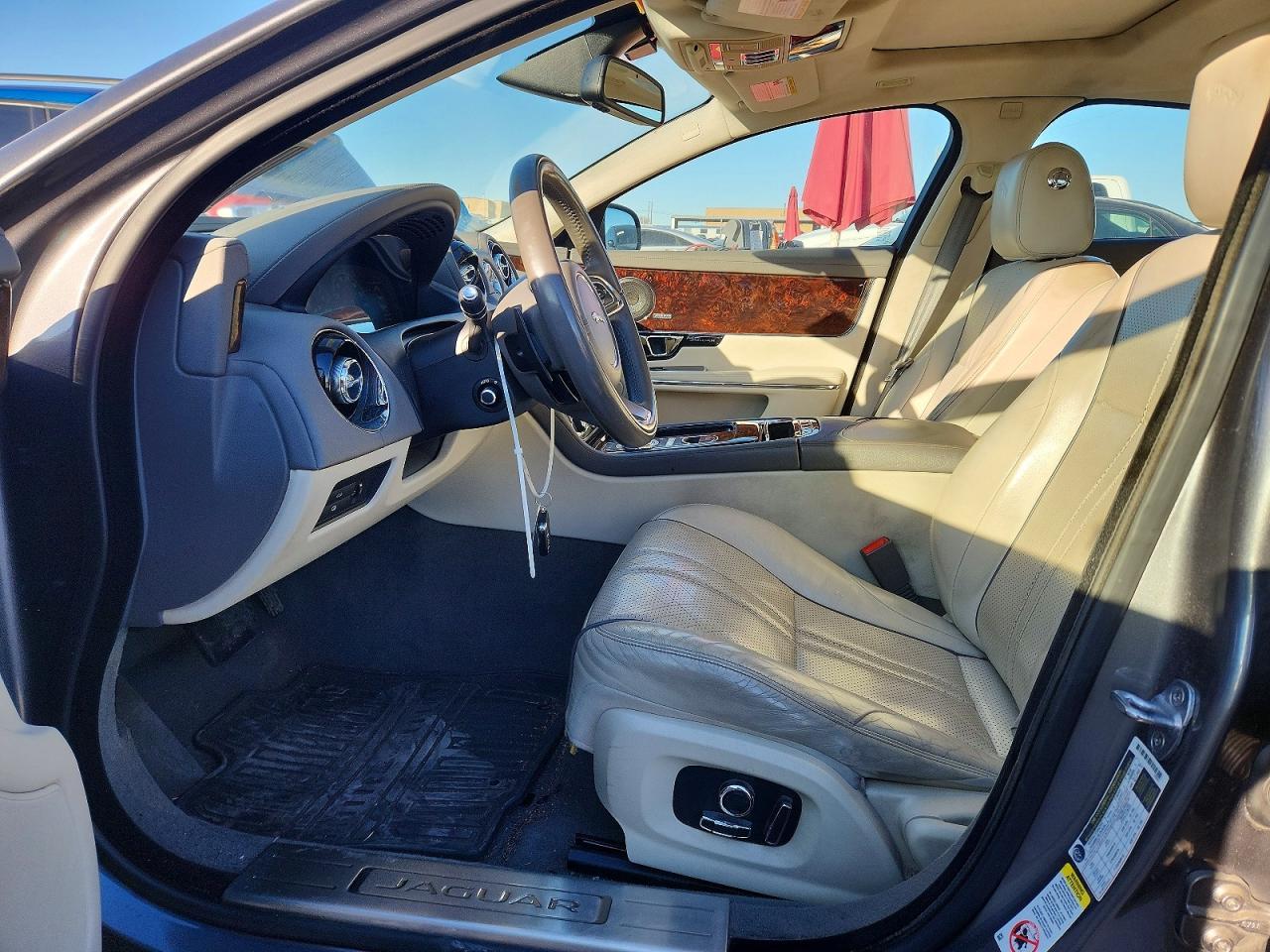 2016 JAGUAR Xj-Series