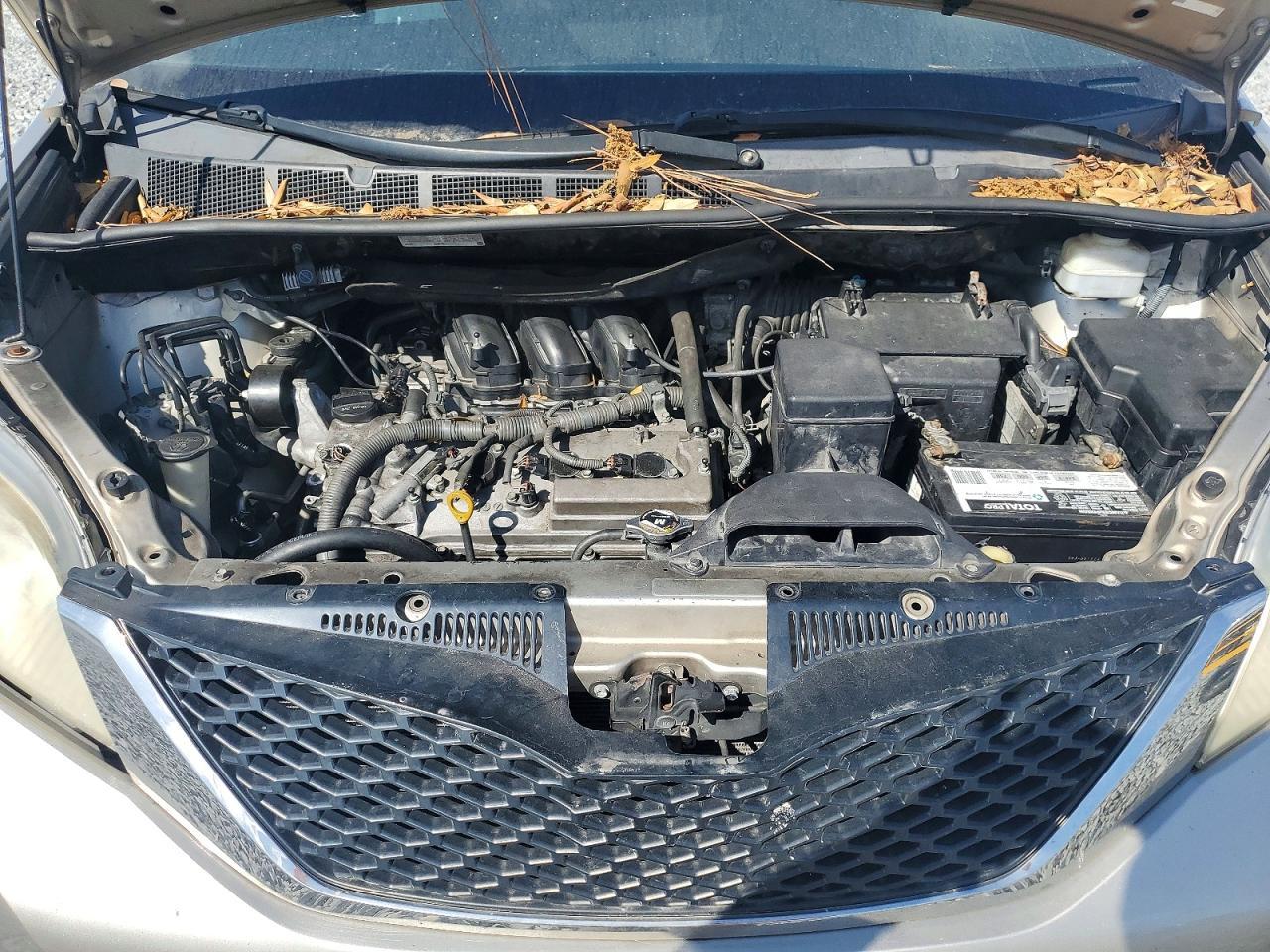 2015 TOYOTA SIENNA