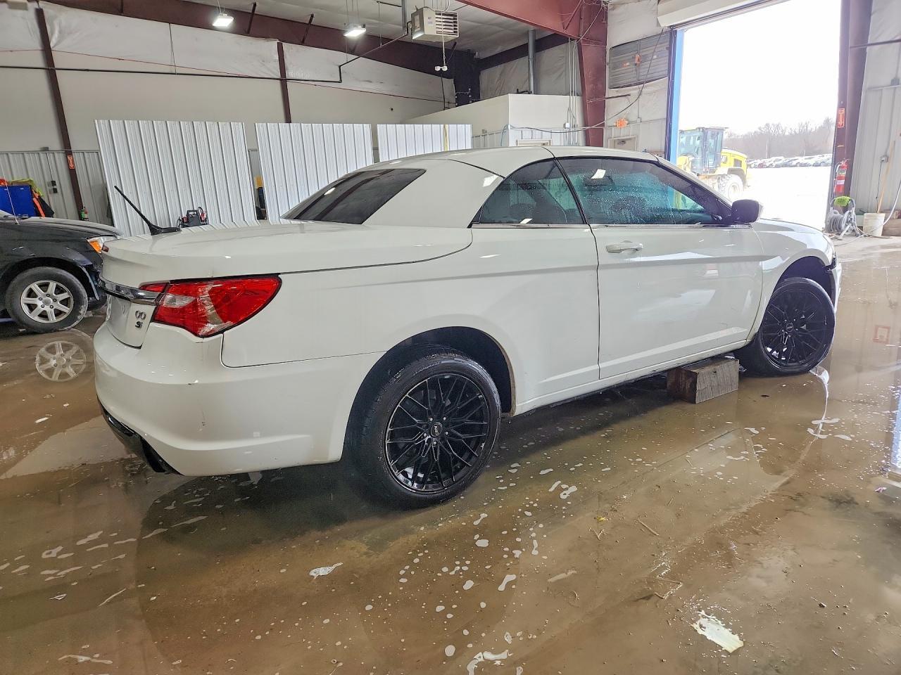 2013 CHRYSLER 200