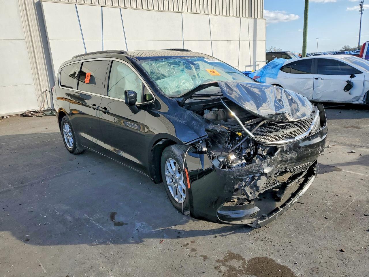 2021 CHRYSLER Voyager
