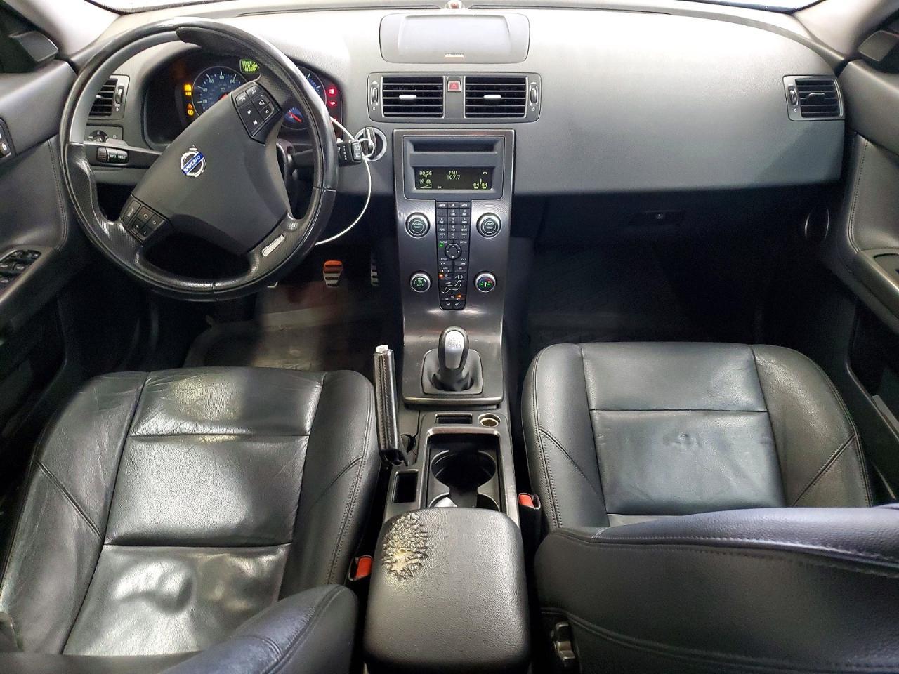 2010 VOLVO V50