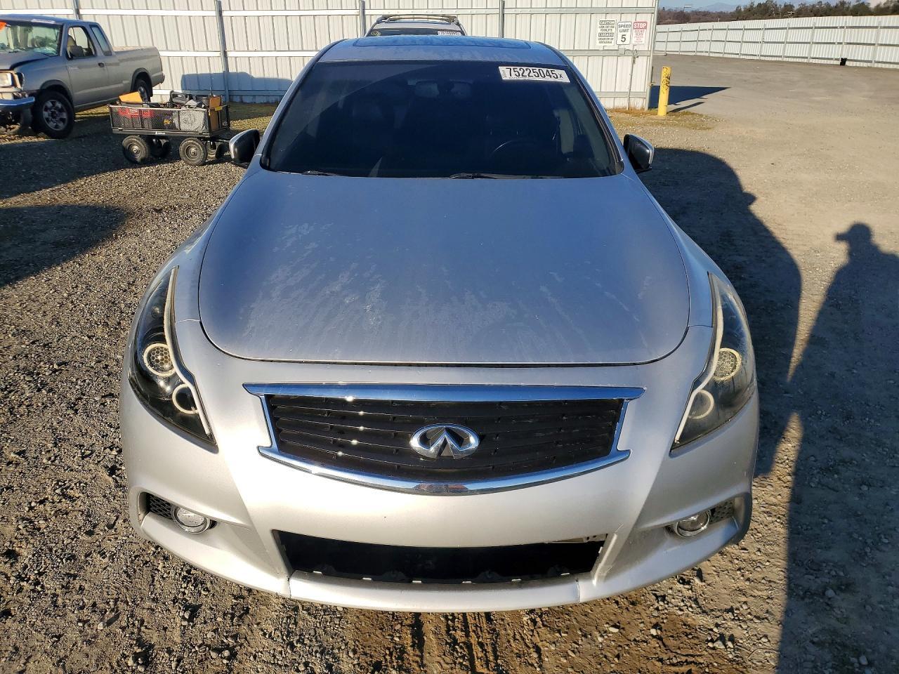 2015 INFINITI Q40