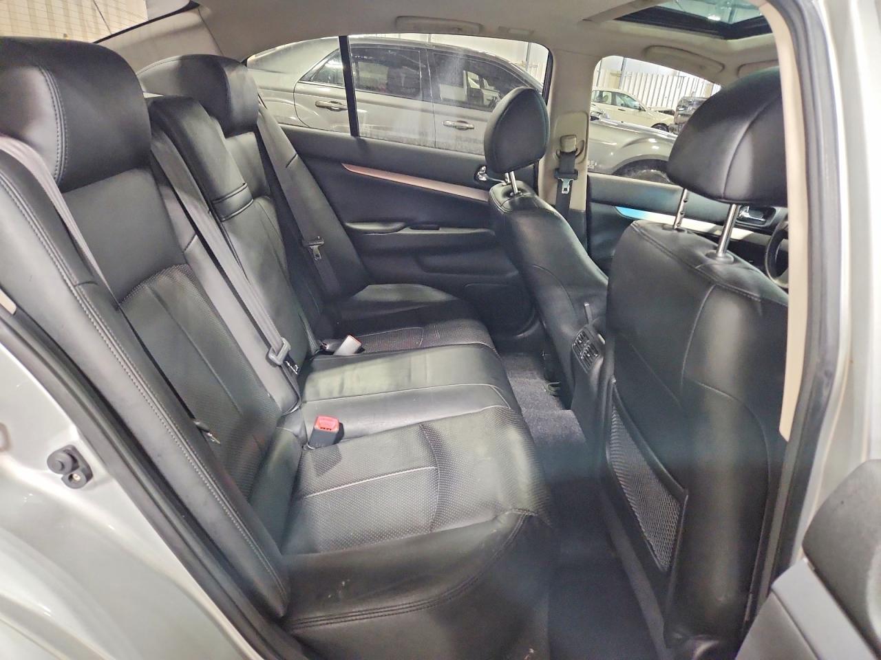 2011 INFINITI G37