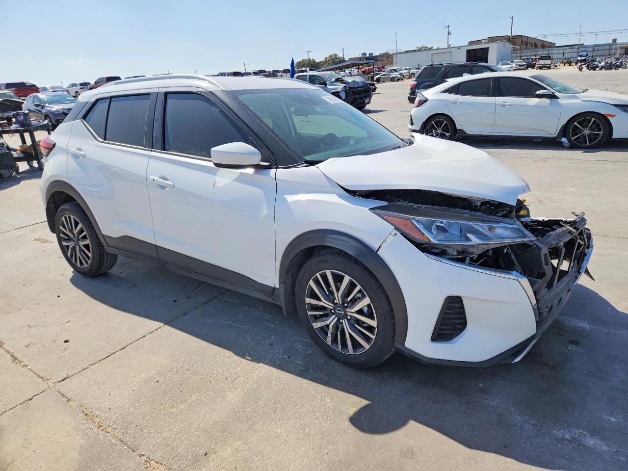 2024 NISSAN KICKS