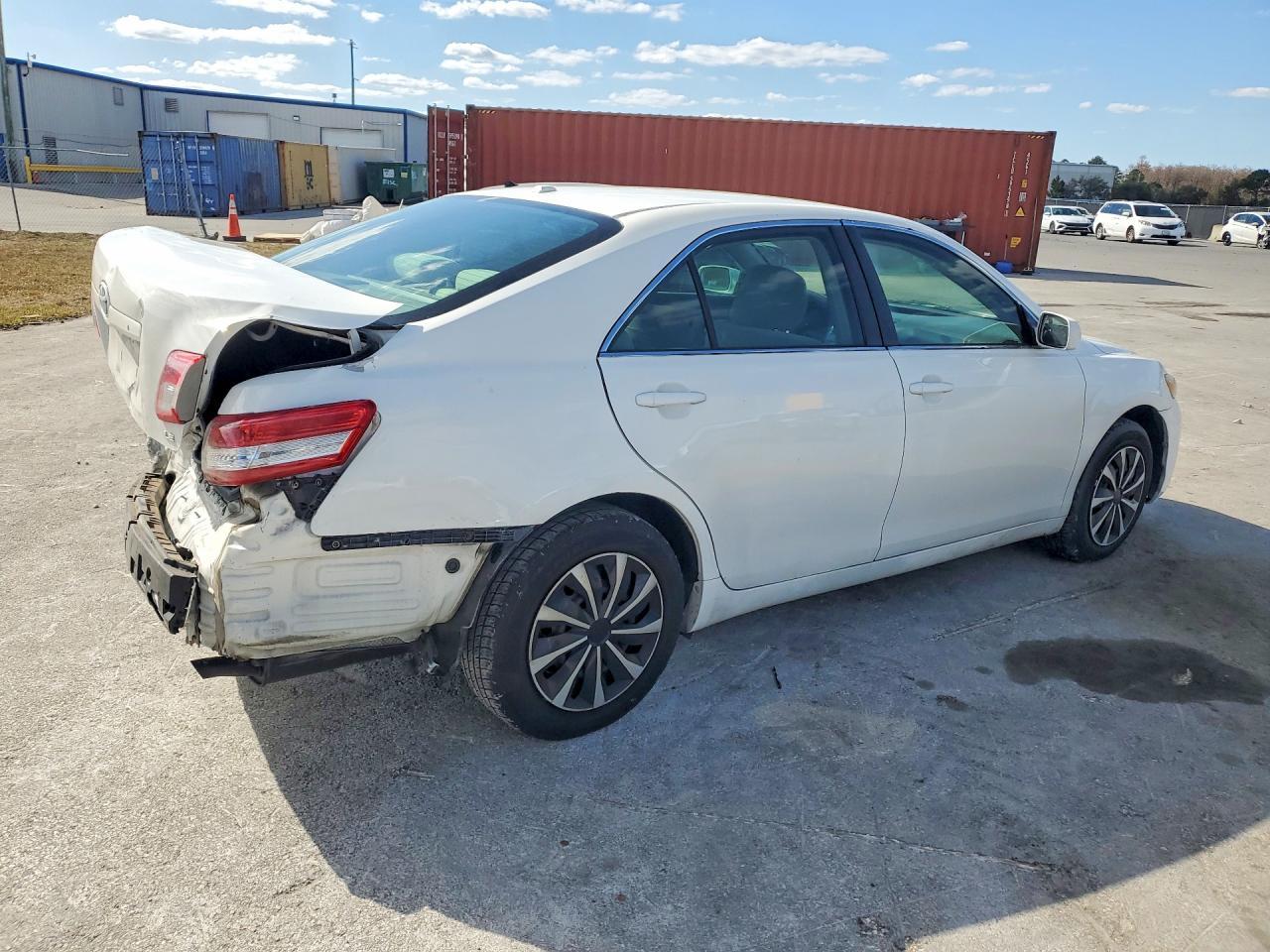 2011 TOYOTA CAMRY
