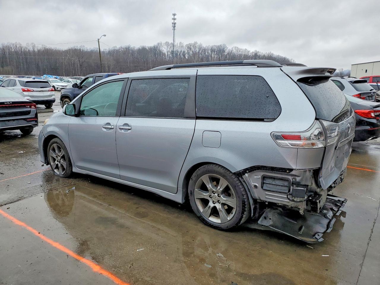 2015 TOYOTA SIENNA