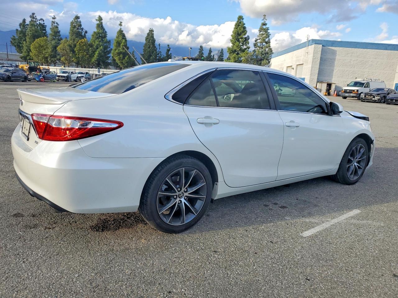 2015 TOYOTA CAMRY