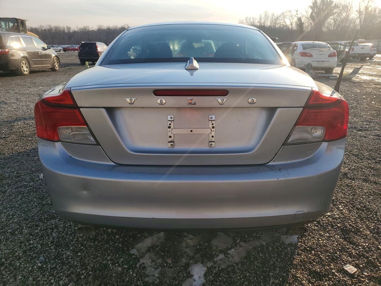 2011 VOLVO C70