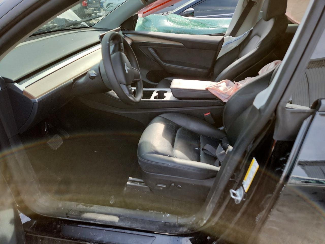 2025 TESLA MODEL Y