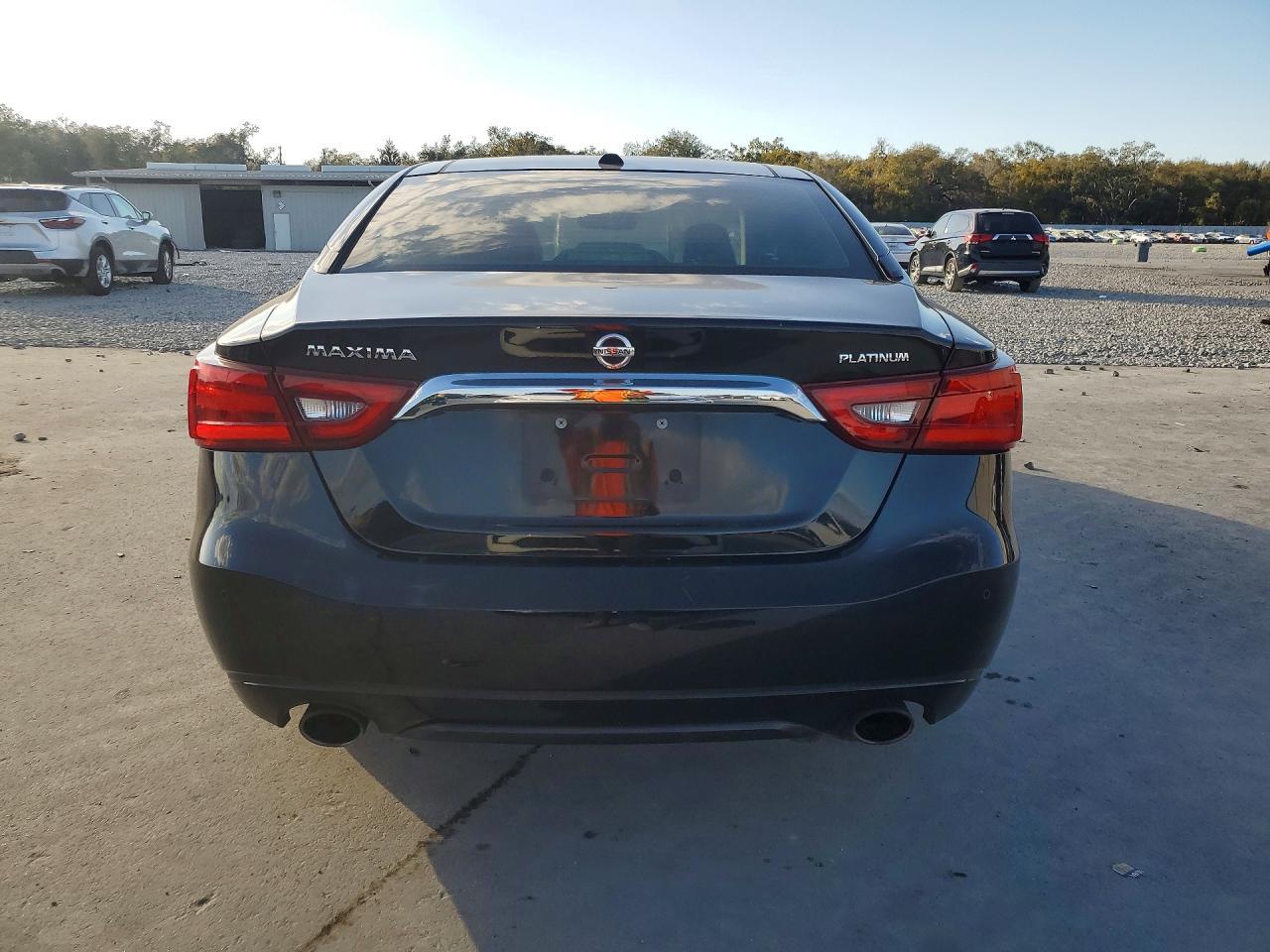2017 NISSAN Maxima
