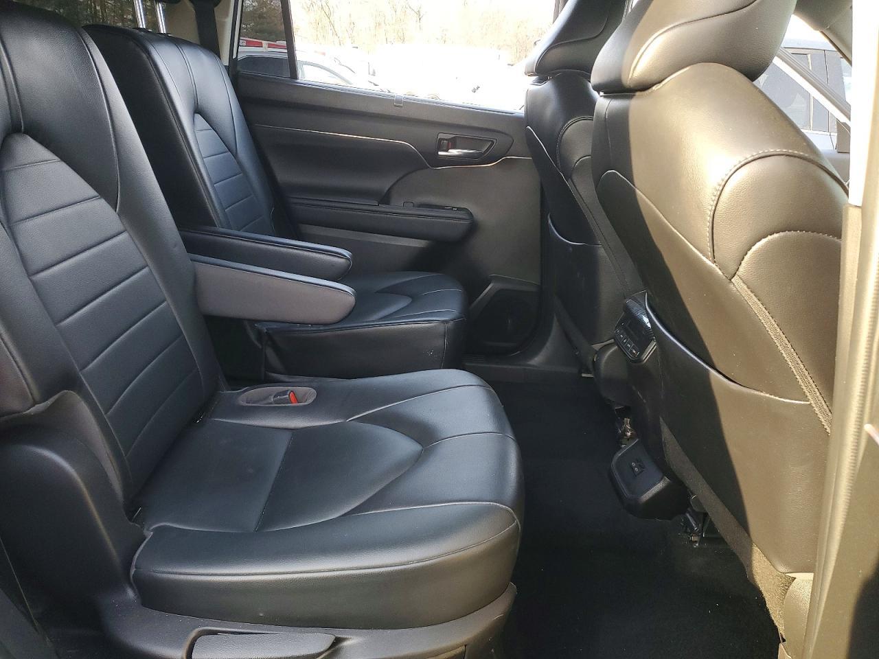 2022 TOYOTA HIGHLANDER