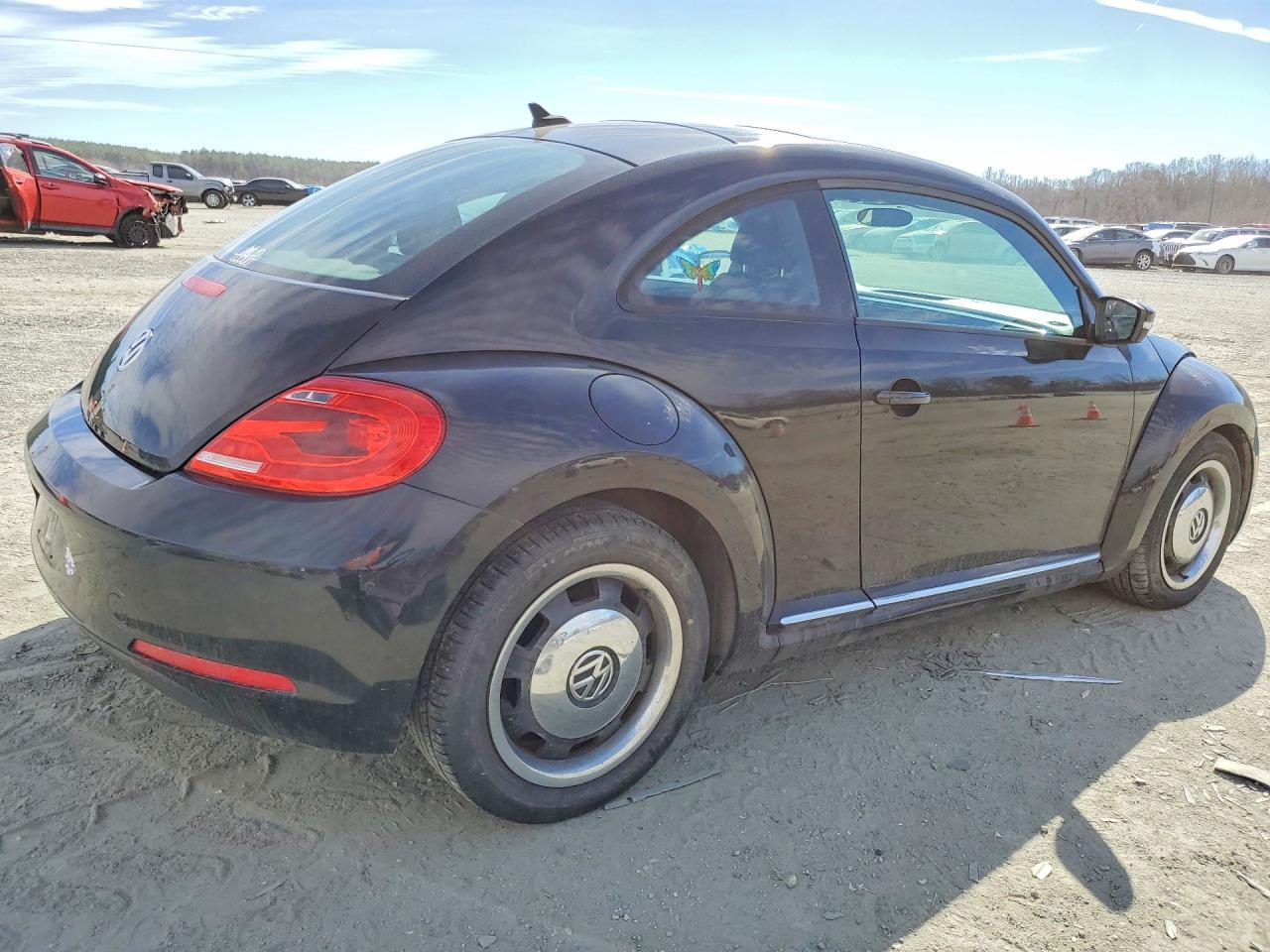 2012 VOLKSWAGEN Beetle
