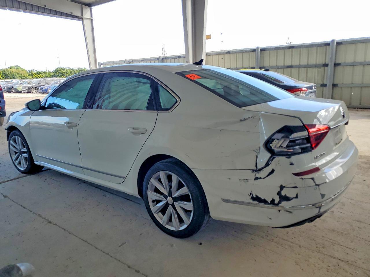 2017 VOLKSWAGEN Passat