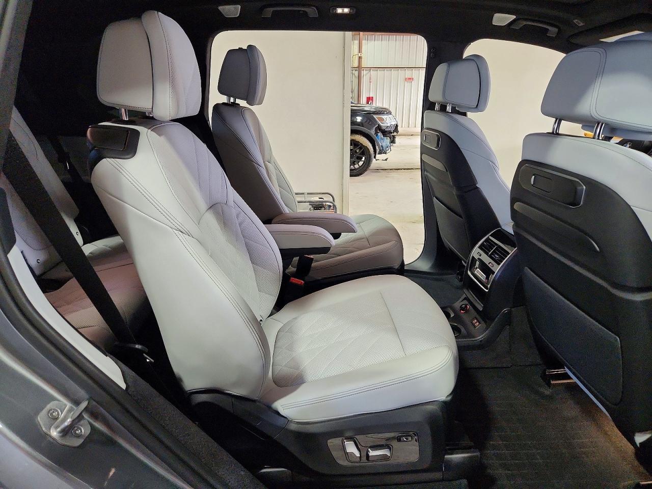2025 BMW X7