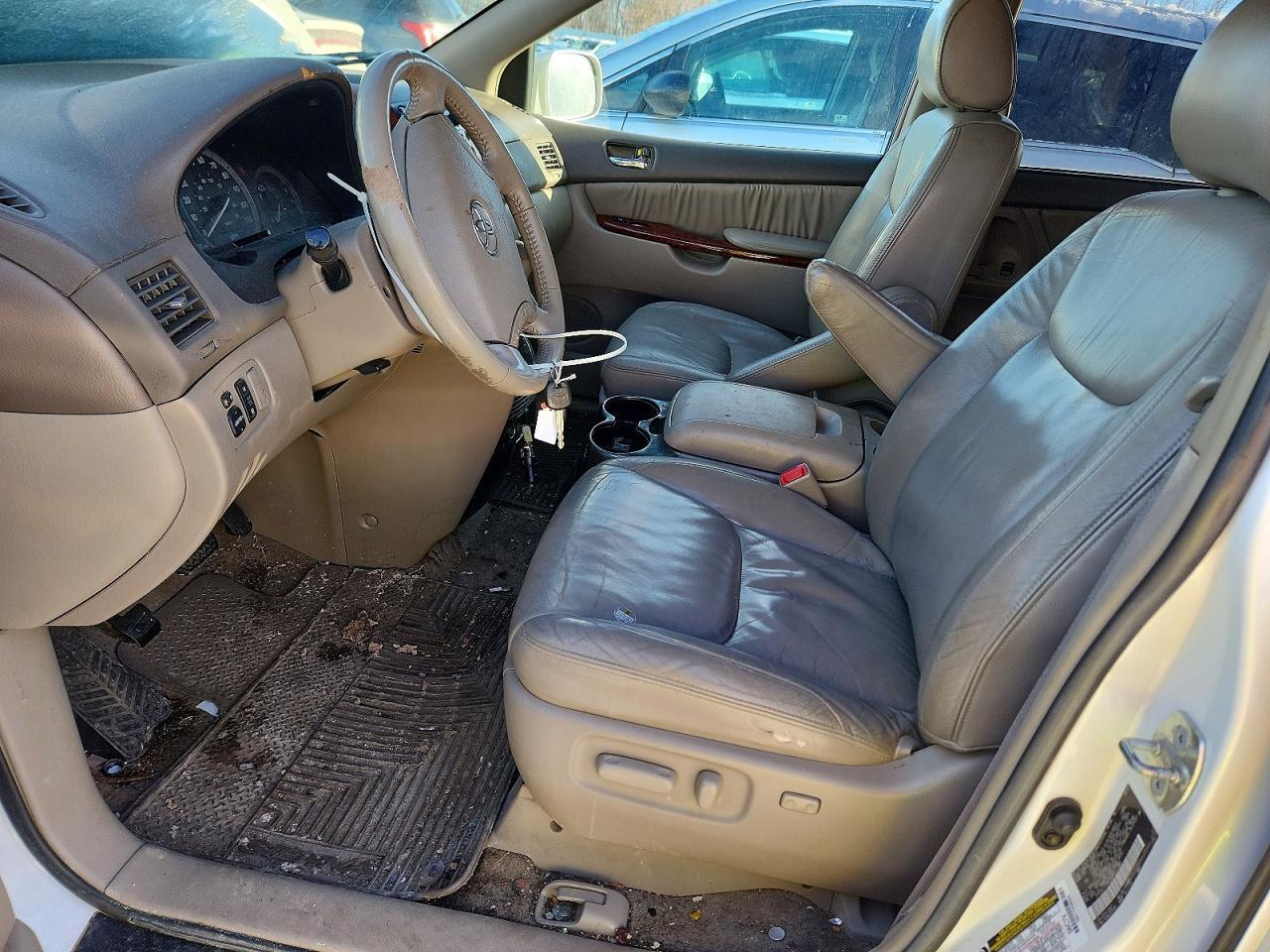 2005 TOYOTA SIENNA