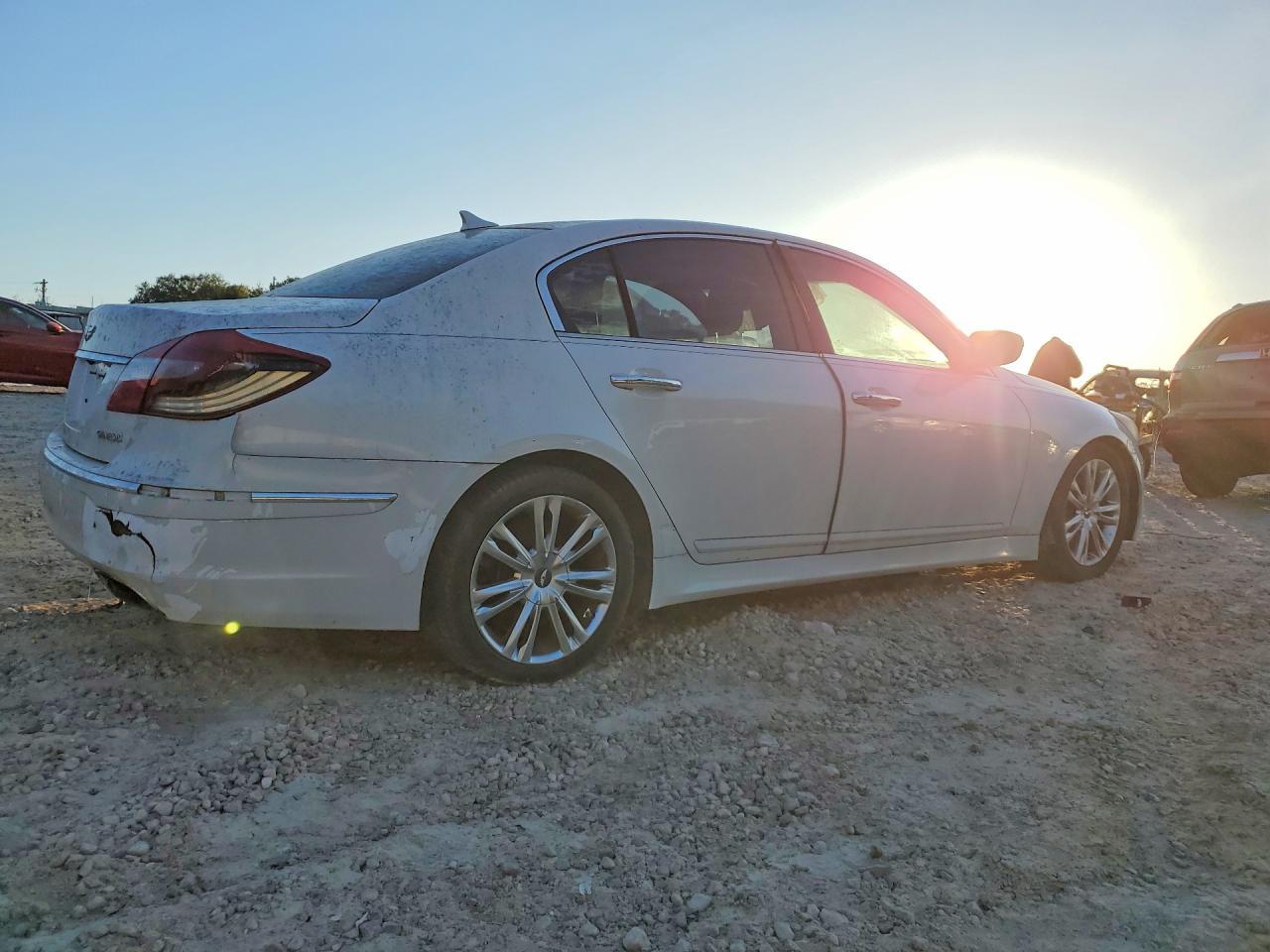 2013 HYUNDAI GENESIS