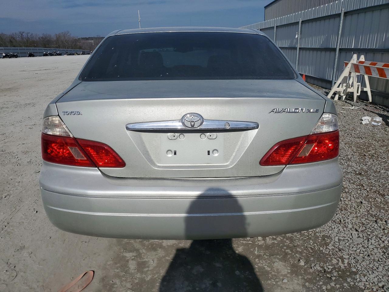 2003 TOYOTA Avalon