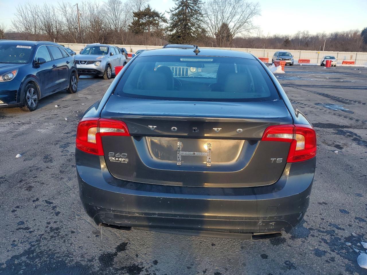 2015 VOLVO S60