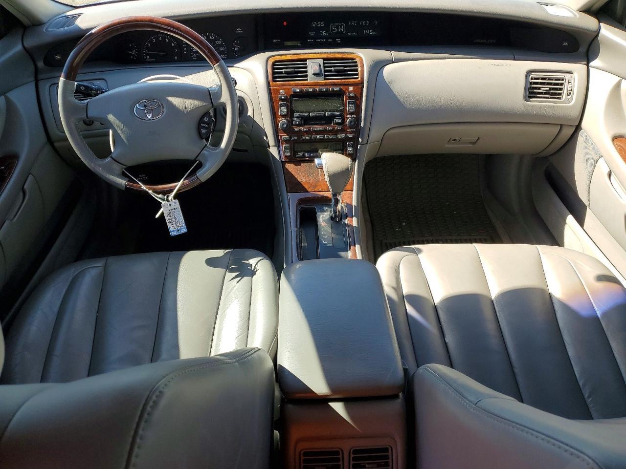 2004 TOYOTA Avalon