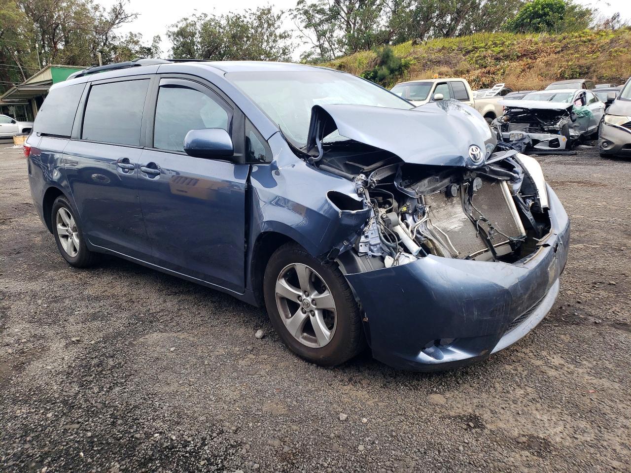 2015 TOYOTA SIENNA