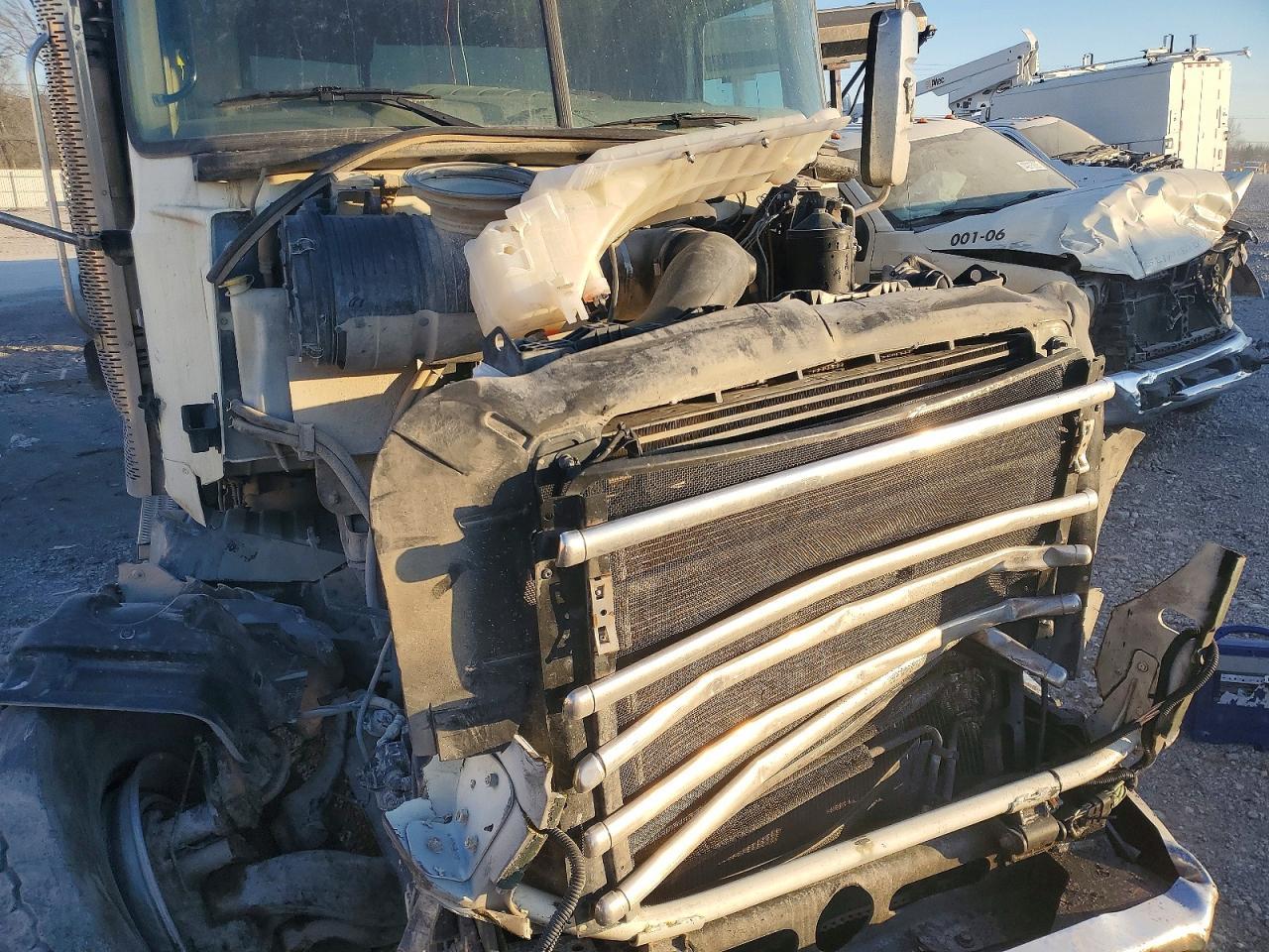 2015 MACK Gu713