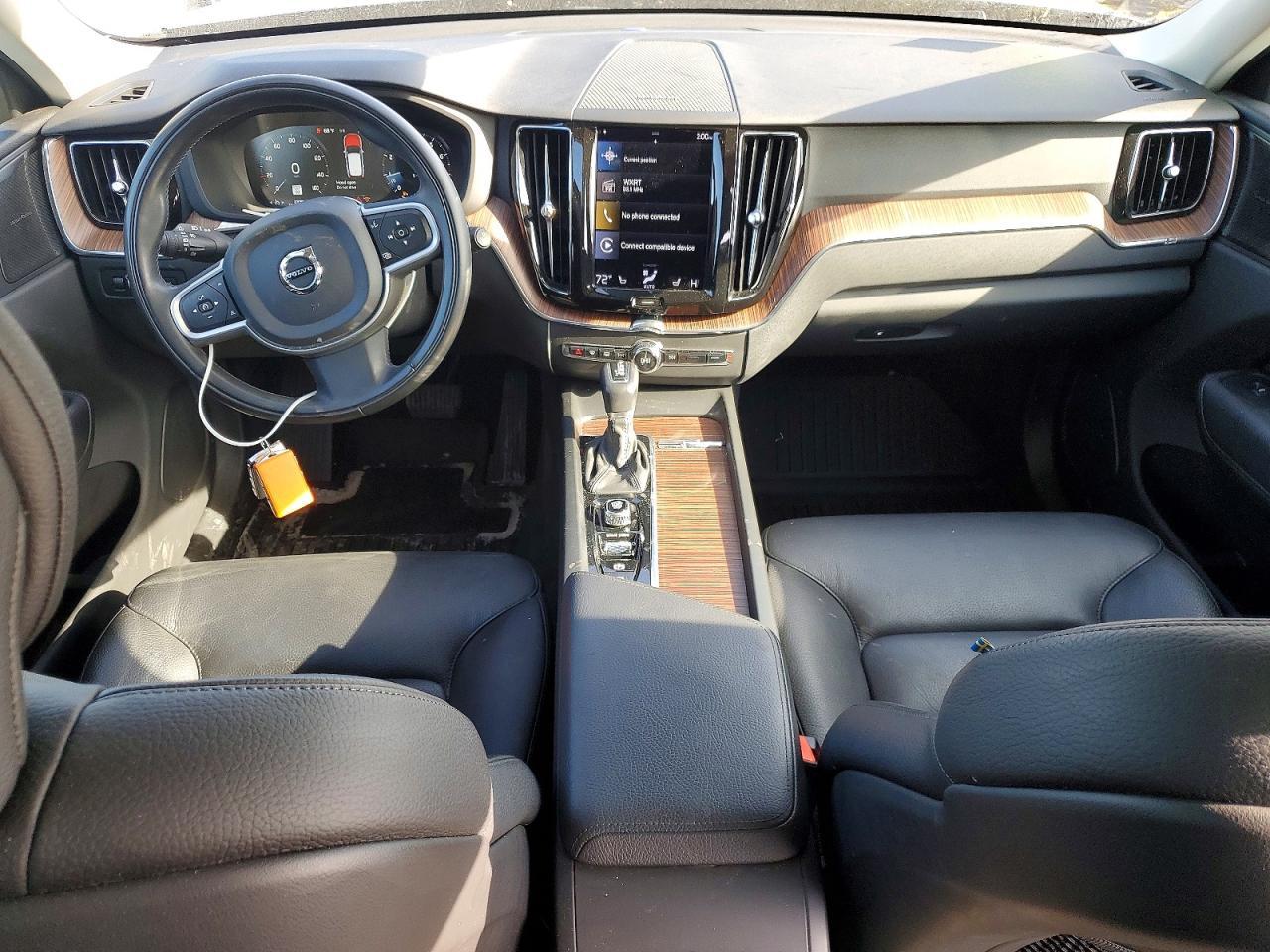 2021 VOLVO XC60
