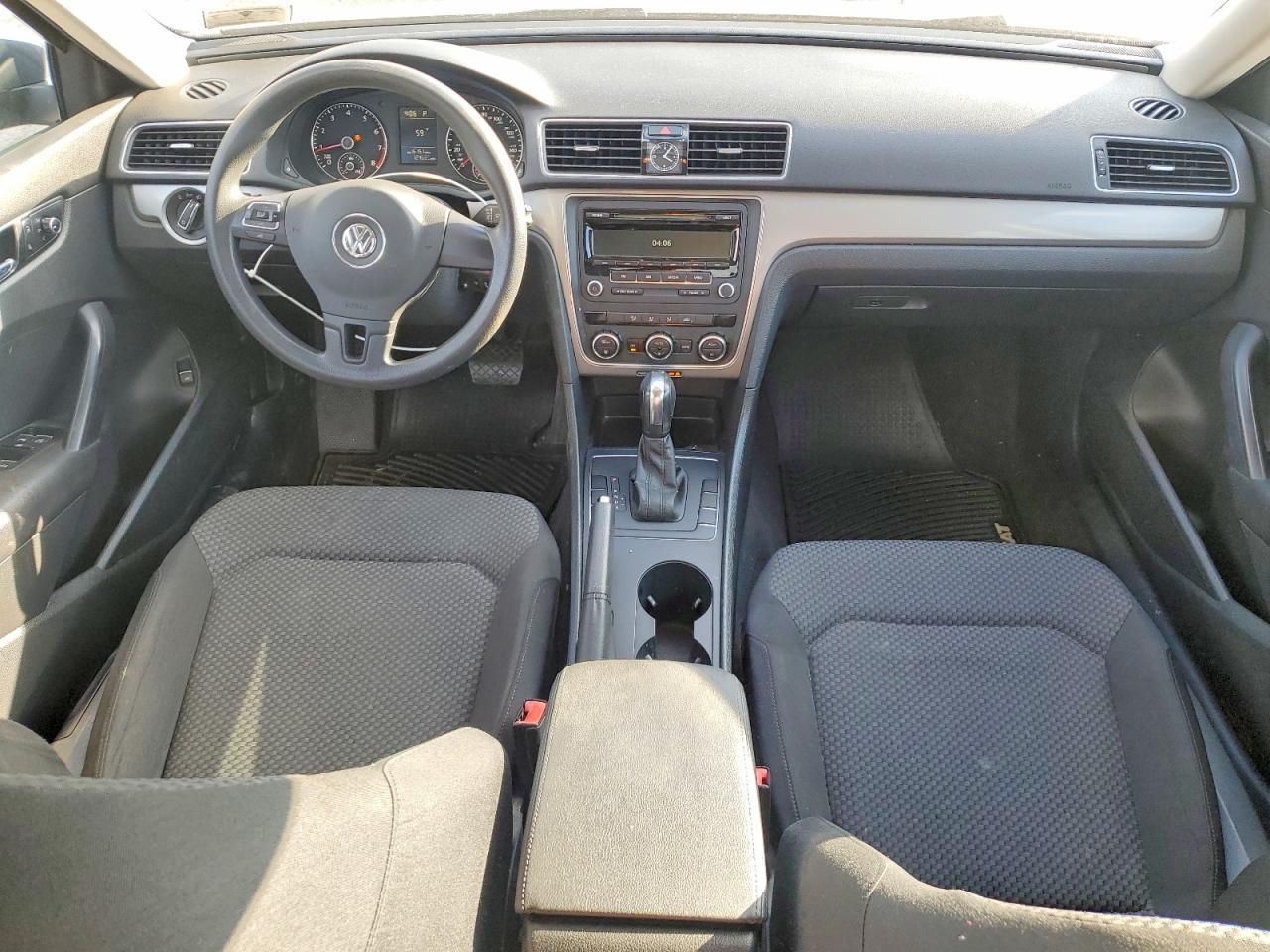 2012 VOLKSWAGEN Passat