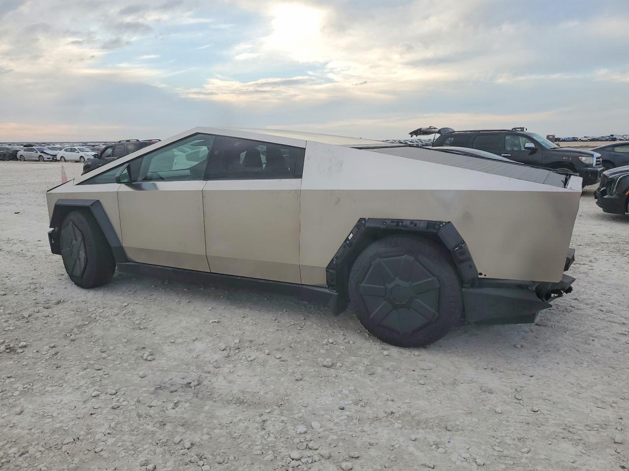 2025 TESLA Cybertruck