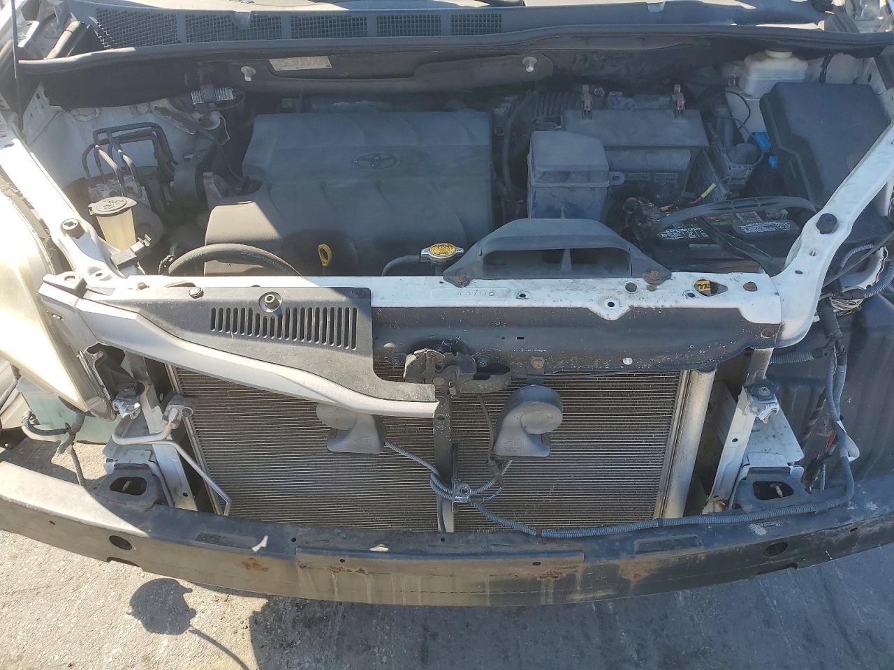 2012 TOYOTA SIENNA