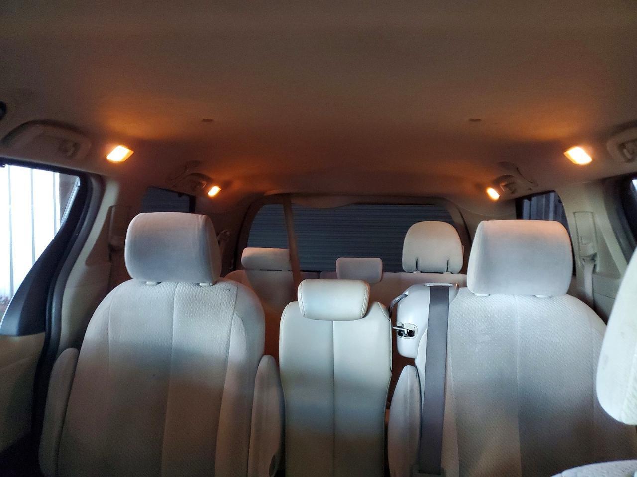 2011 TOYOTA SIENNA