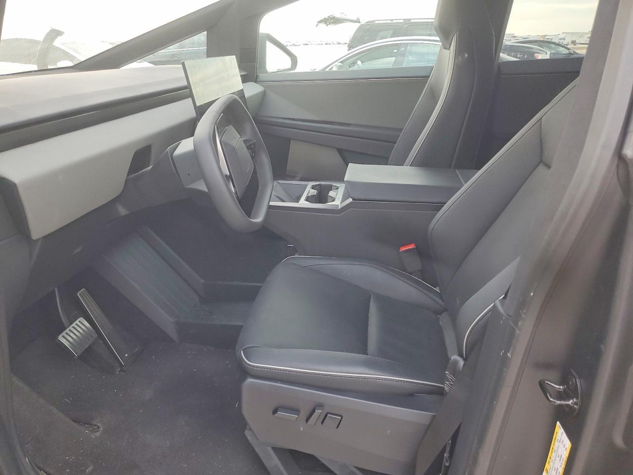 2025 TESLA Cybertruck