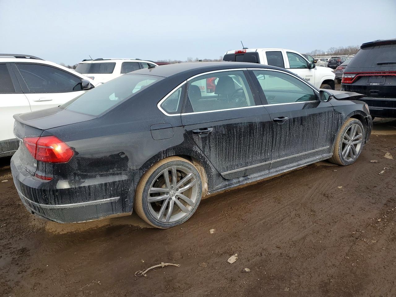2016 VOLKSWAGEN Passat