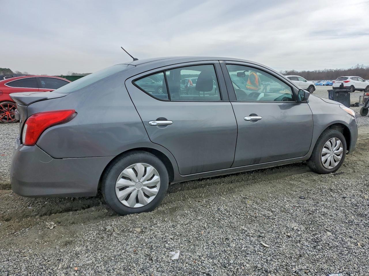 2016 NISSAN VERSA