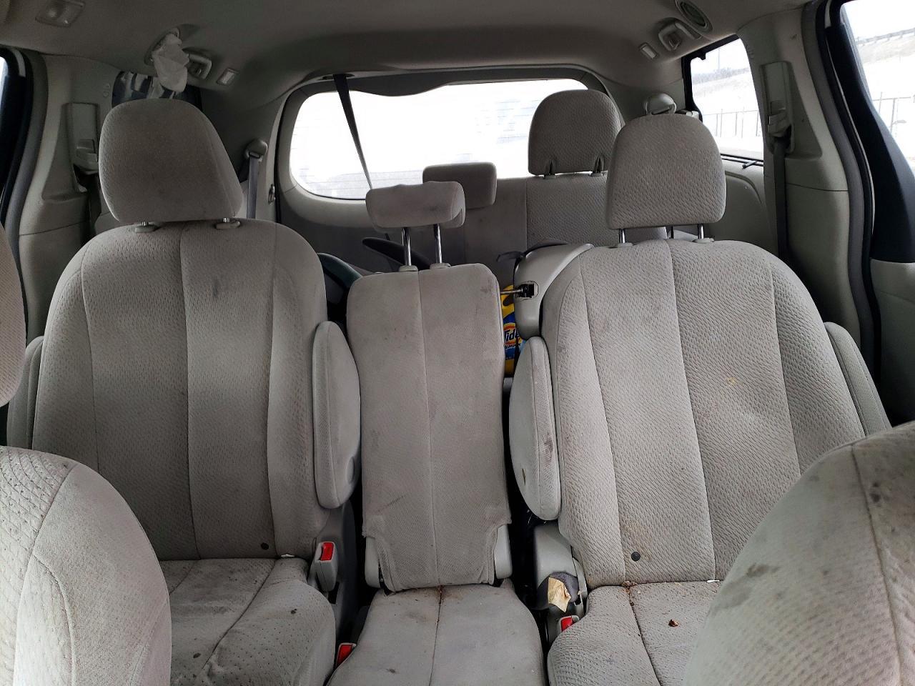 2011 TOYOTA SIENNA