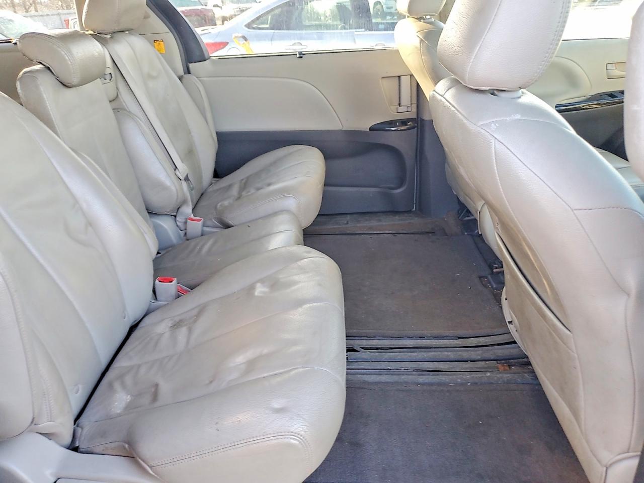 2013 TOYOTA SIENNA
