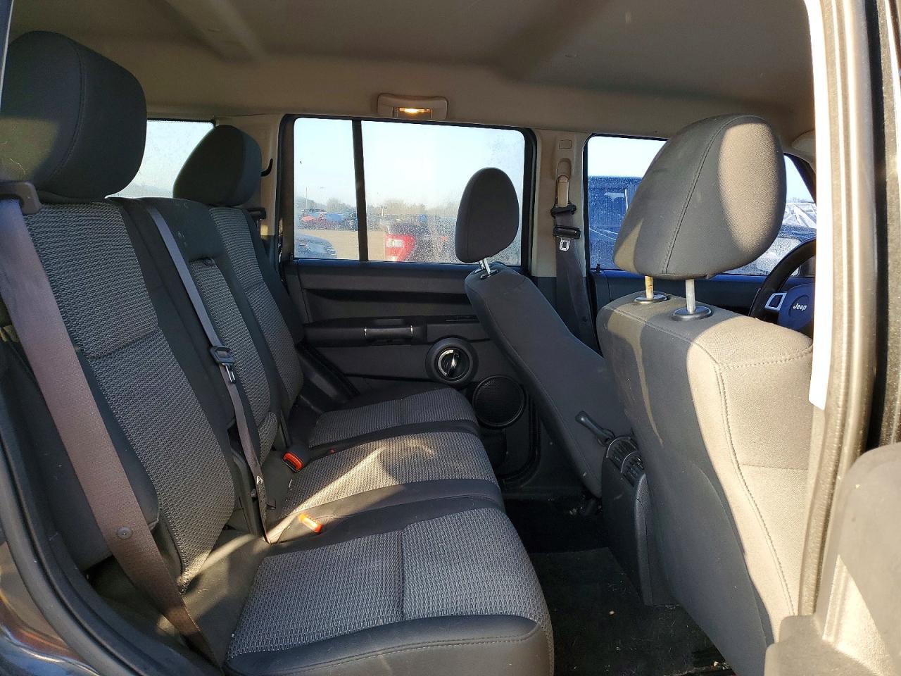 2010 JEEP Commander
