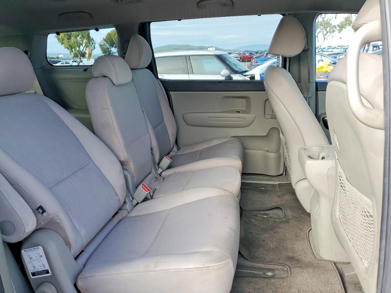 2016 KIA SEDONA