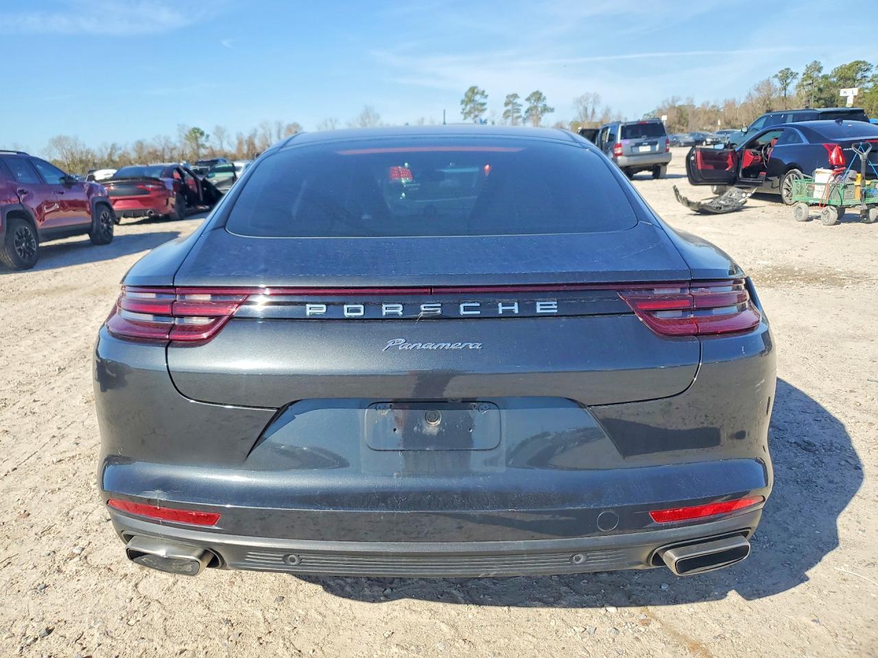 2018 PORSCHE Panamera