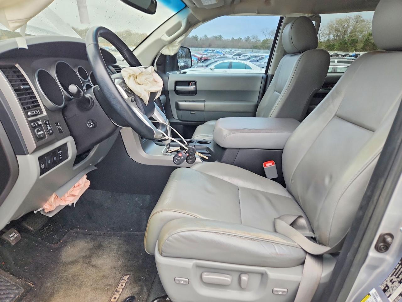 2016 TOYOTA Sequoia