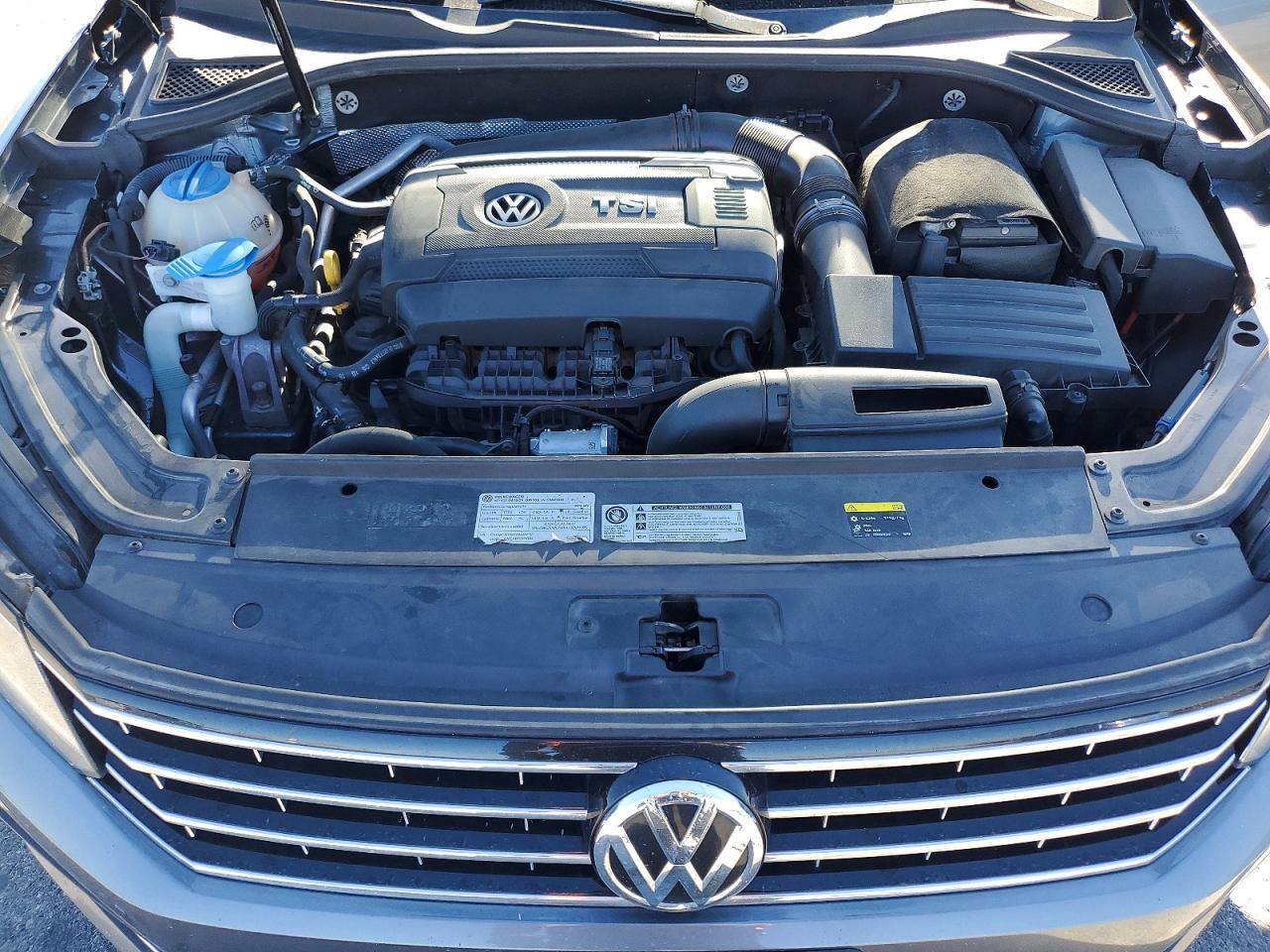 2016 VOLKSWAGEN Passat