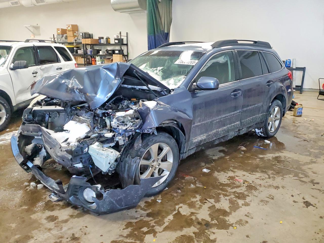 2014 SUBARU Outback