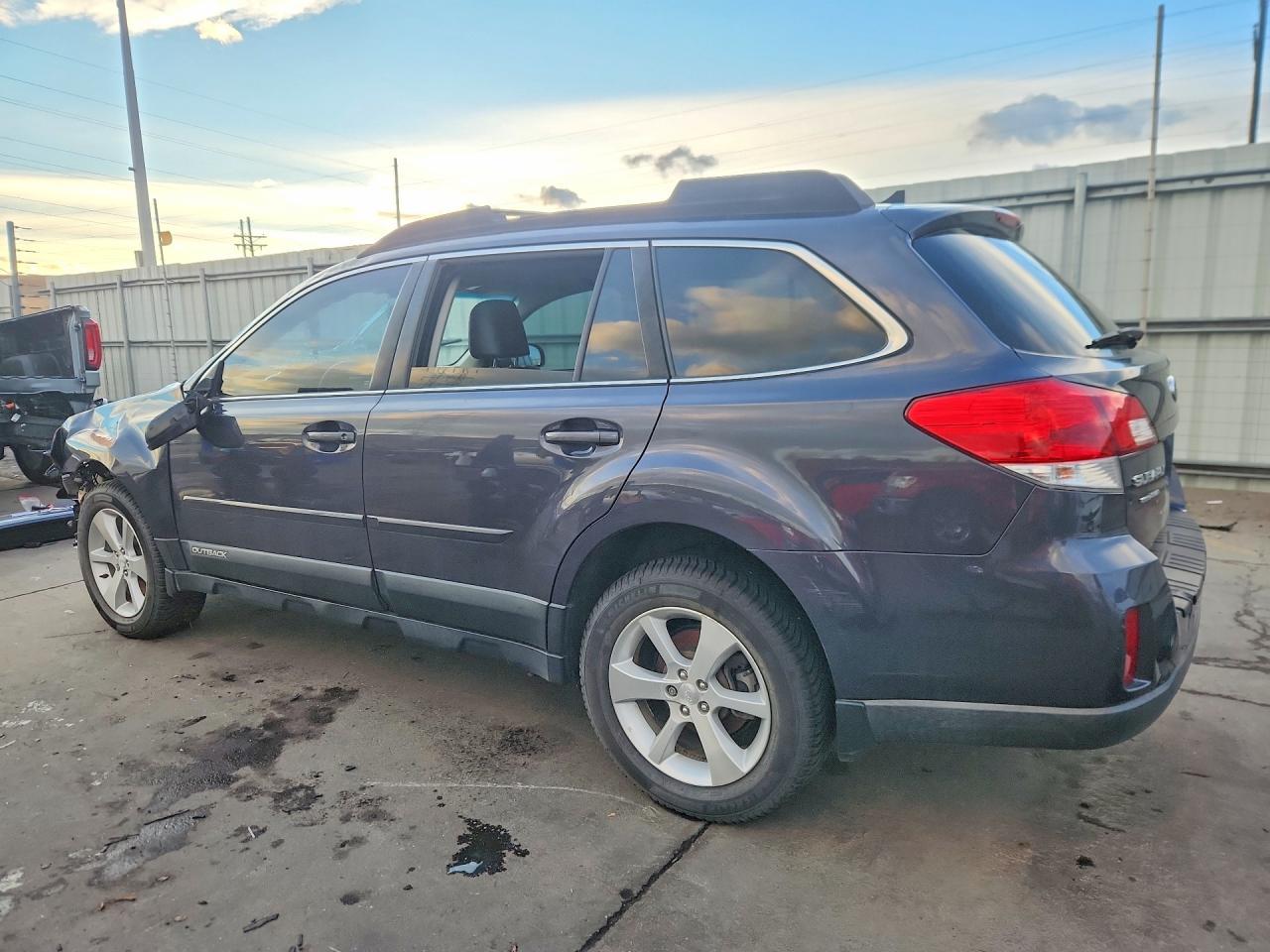 2013 SUBARU Outback
