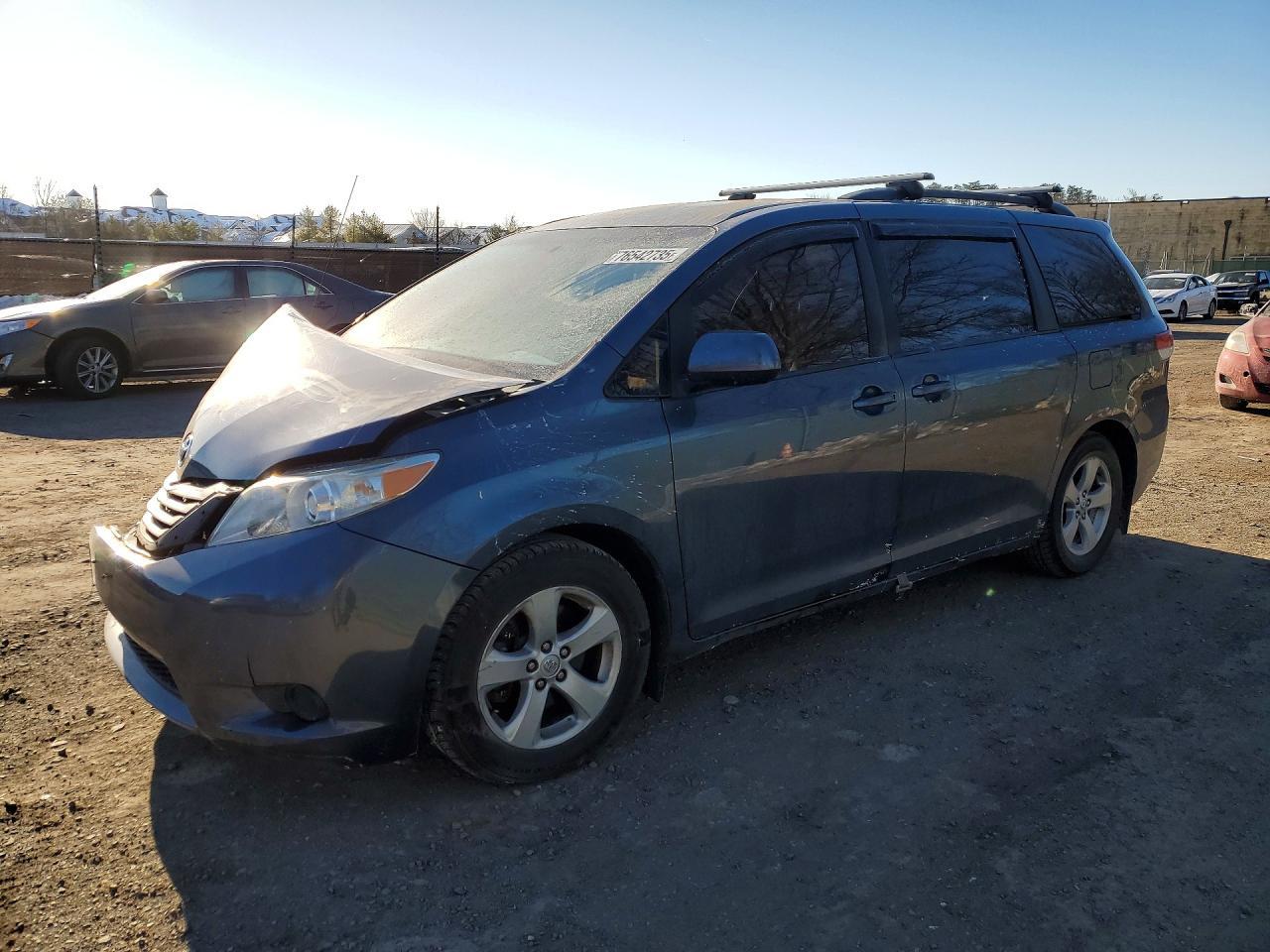 2014 TOYOTA SIENNA